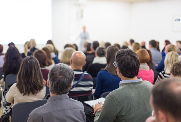 vue d'ensemble de participants de dos lors d'un événement scientifique adrinord